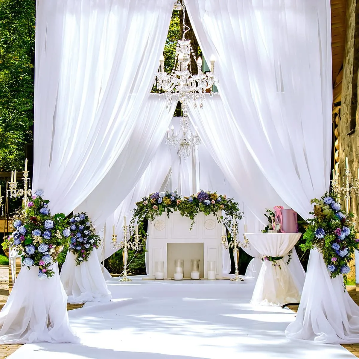 Matrimonios: Altar blanco con flores